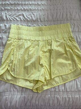 Gianni Bini Light Yellow Women's Elastic Waist Shorts